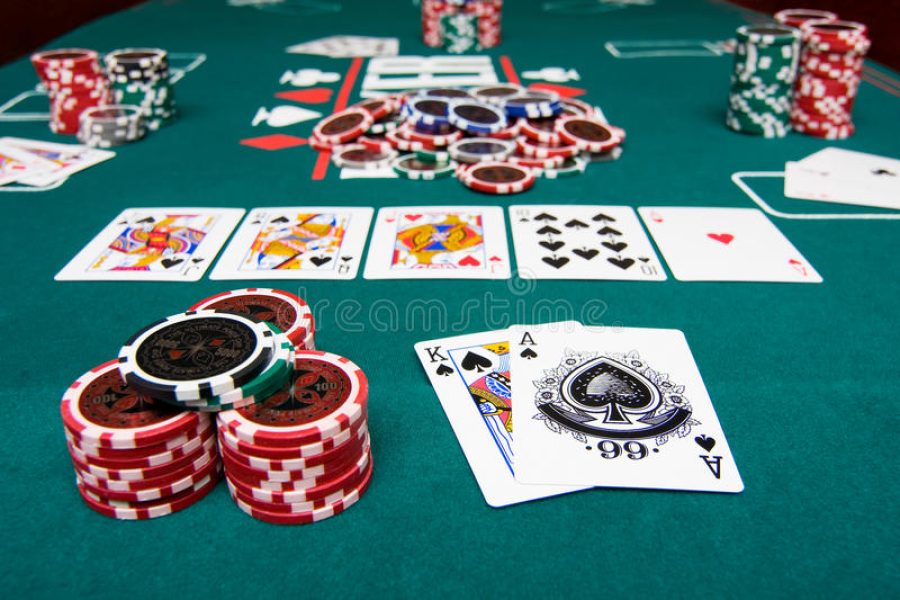 Reasons to play poker games online