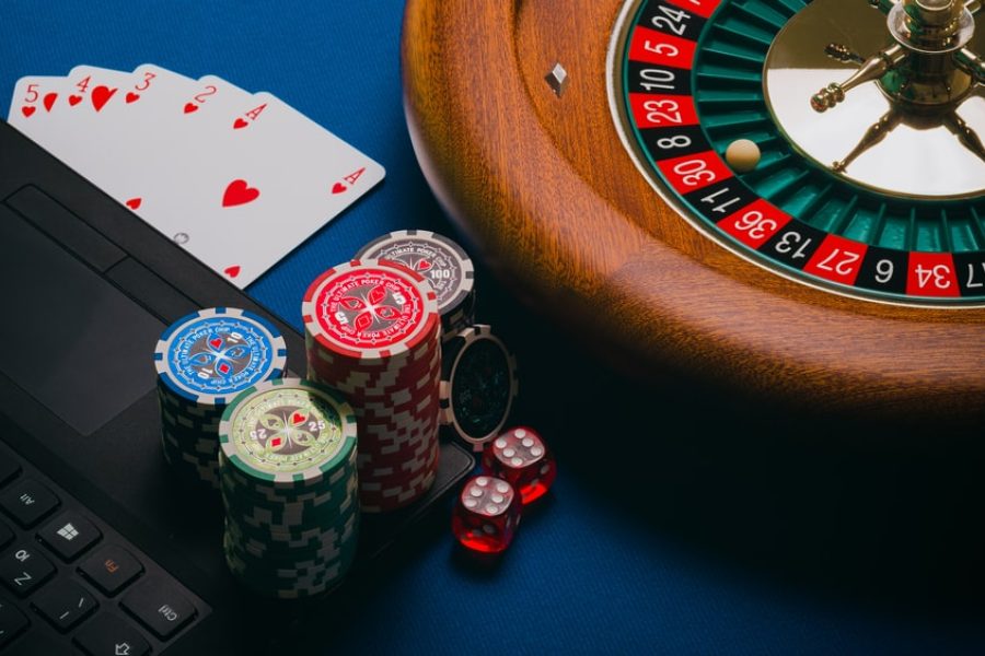 The Advantages of Playing the Casino Online